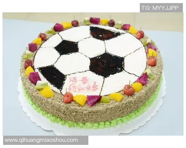 草地足球蛋糕的创意制作与美味分享让每个球迷都欲罢不能